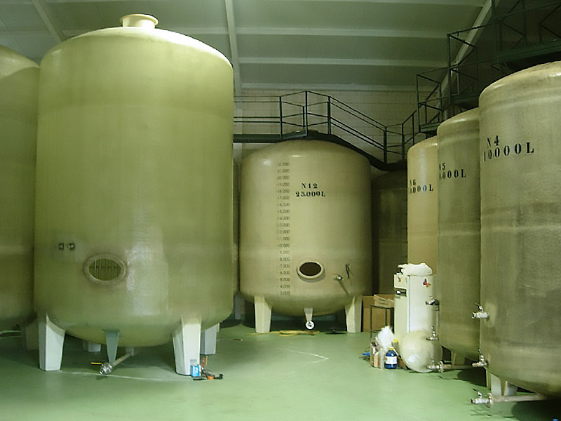 Depósitos con patas para vino u otros liquidos Depósitos